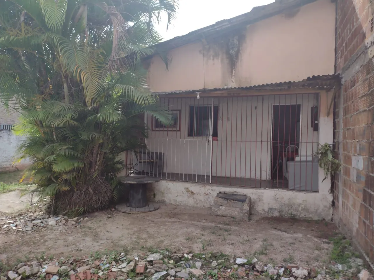 Terreno com casa.