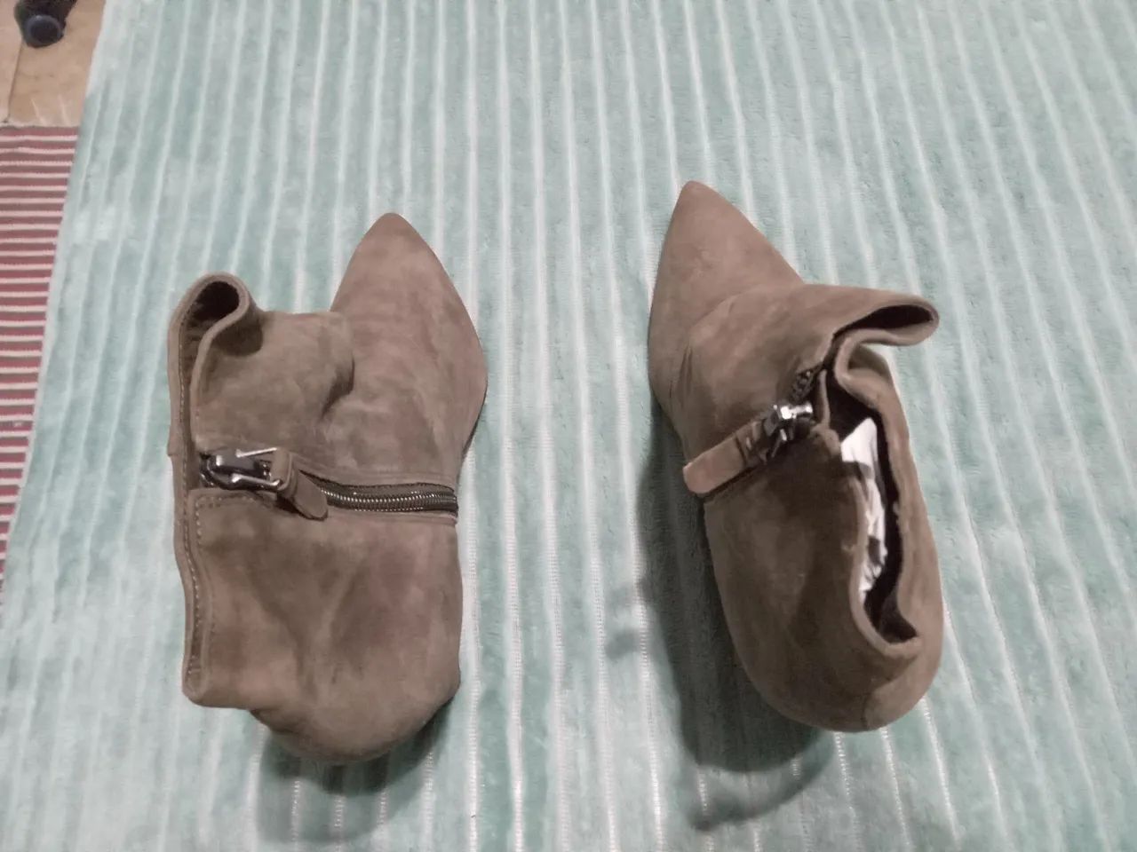 Botas de cano curto em camurça marrom, LEIA O ANÚNCIO  - Foto 5
