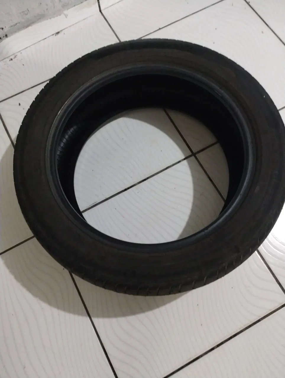 Pneu usado 215/50 Pirelli bem conservado .
