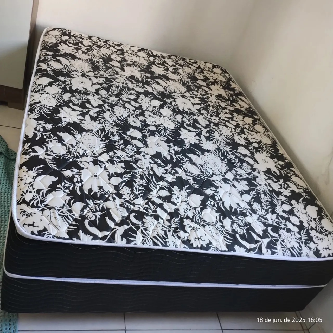 Colchão Casal Floral Black com Base Box