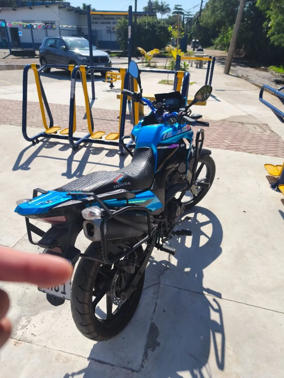 Moto sem nada pra fazer