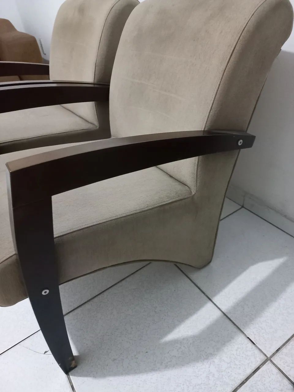 Par de Poltronas em Suede Bege - Foto 5