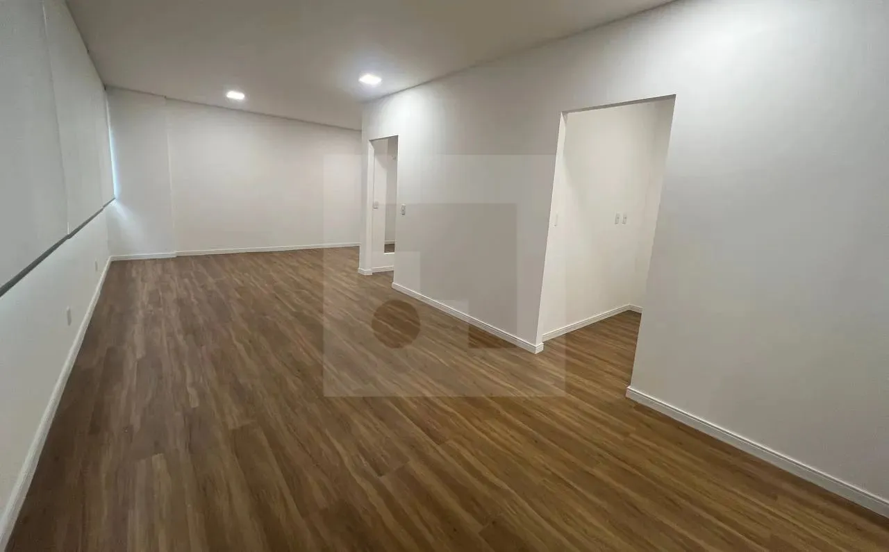 Sala Comercial Reformada - Campo Comprido - Curitiba/PR