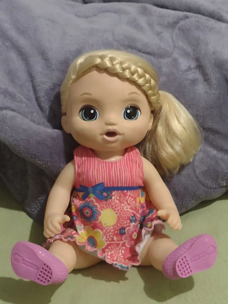 Boneca Baby Alive Loira com Roupinha Floral