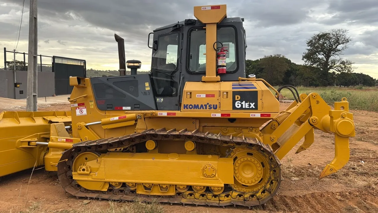Trator de esteira Komatsu D61EX