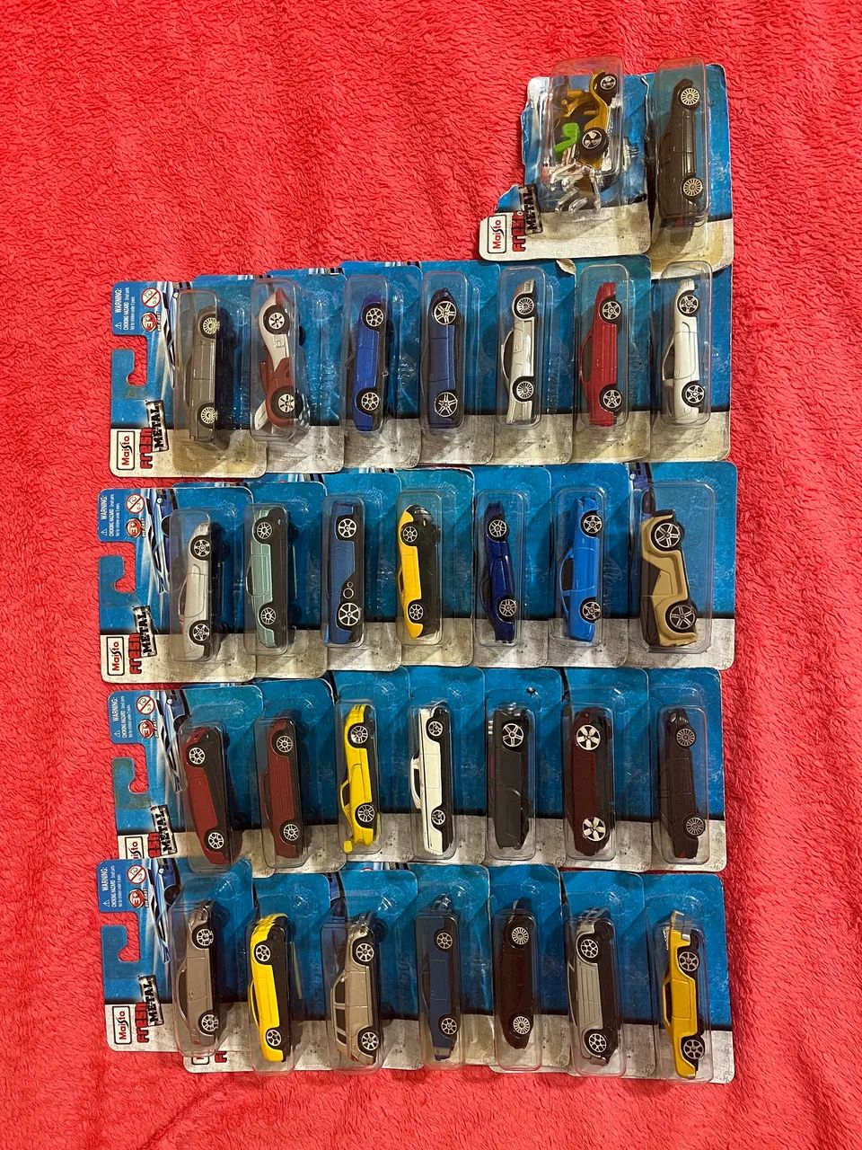 Lote com 30 miniaturas Maisto Fresh Metal 