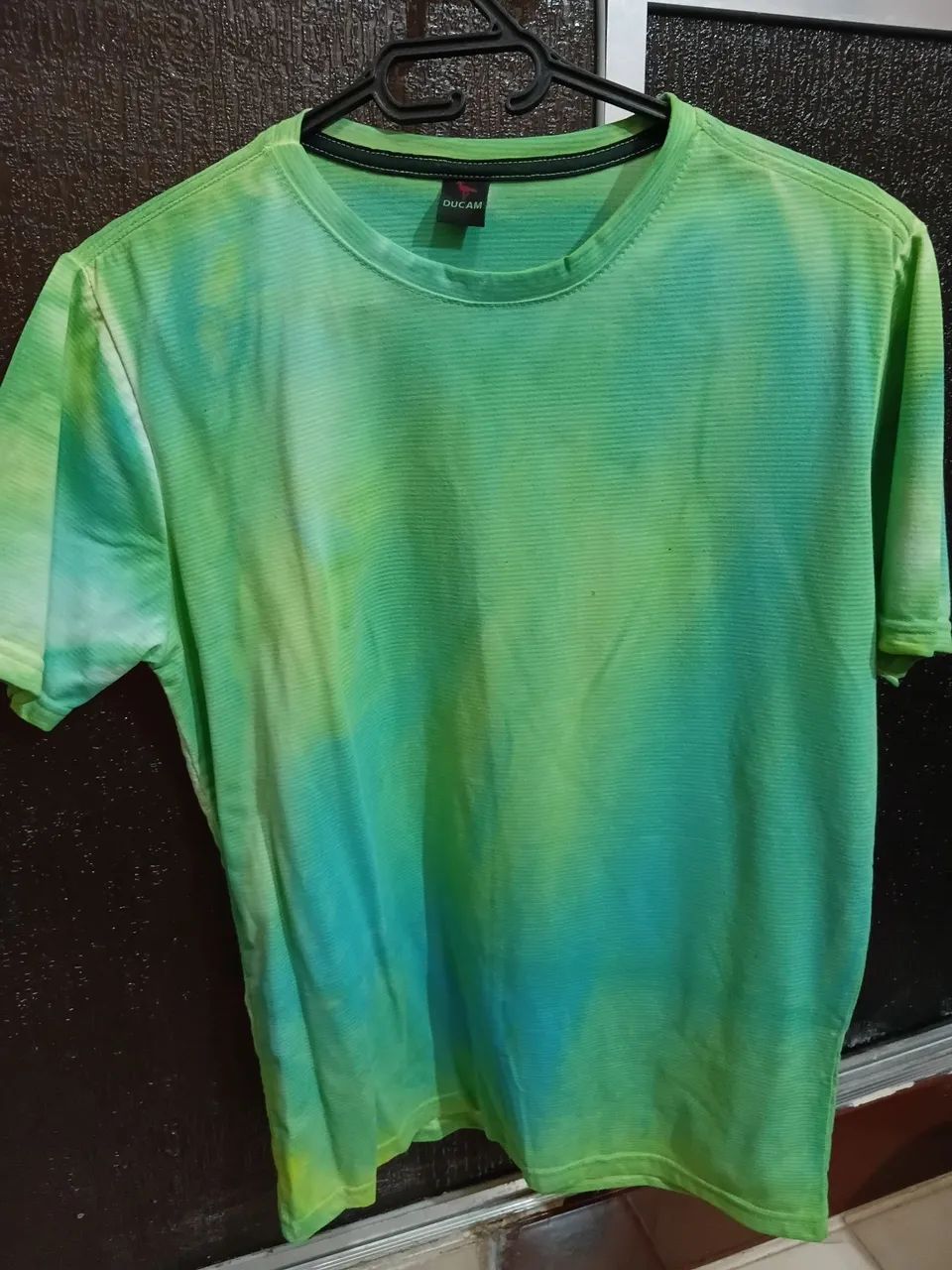 camiseta de algodão P tingida artesanalmente lindíssima