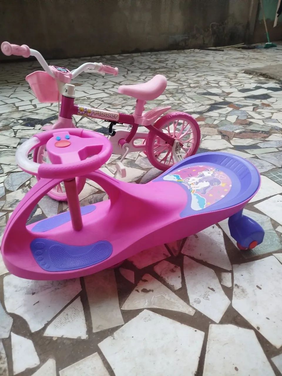 Bicicleta e carrinho 