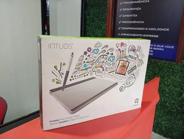 Mesa digitalizadora Wacom Intuos Pen & Touch CTH-680 black e silver