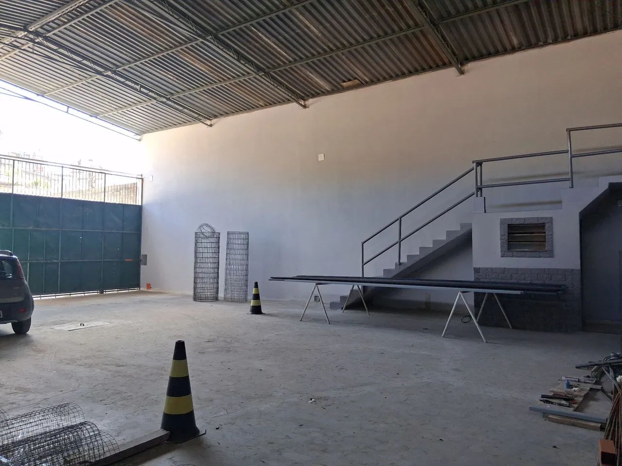 Galpão e pátio para Locação área total 470M2.  - Foto 4