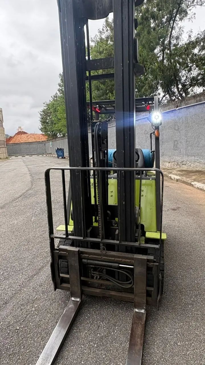 Empilhadeira Clark CMP 18 | 1.800kg | Triplex 6,50m | Revisada