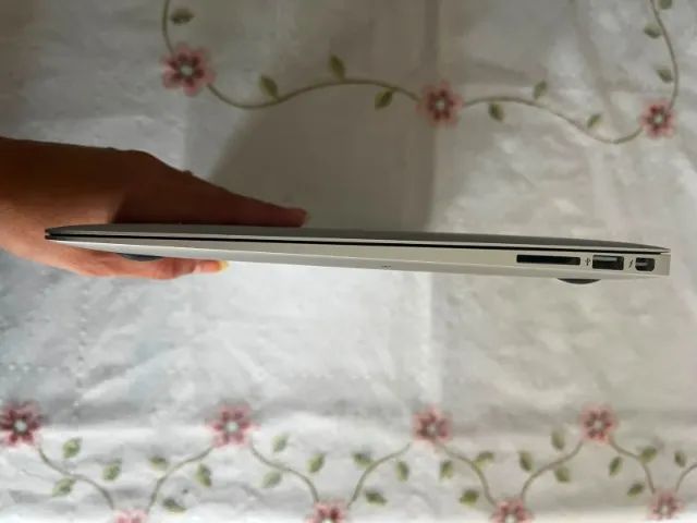 MacBook Air 13" 2017 excelente estado - Foto 2