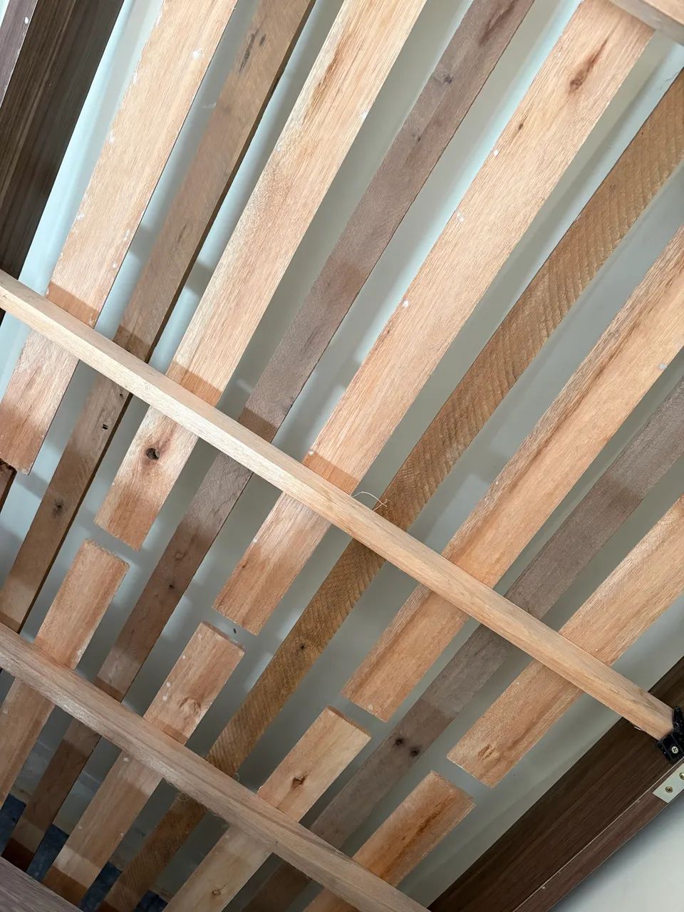 Cama de madeira - grade reforçada - semi nova  - Foto 2