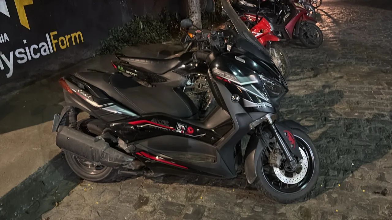 Xmax 250 2022 Darth Vader  - Foto 3