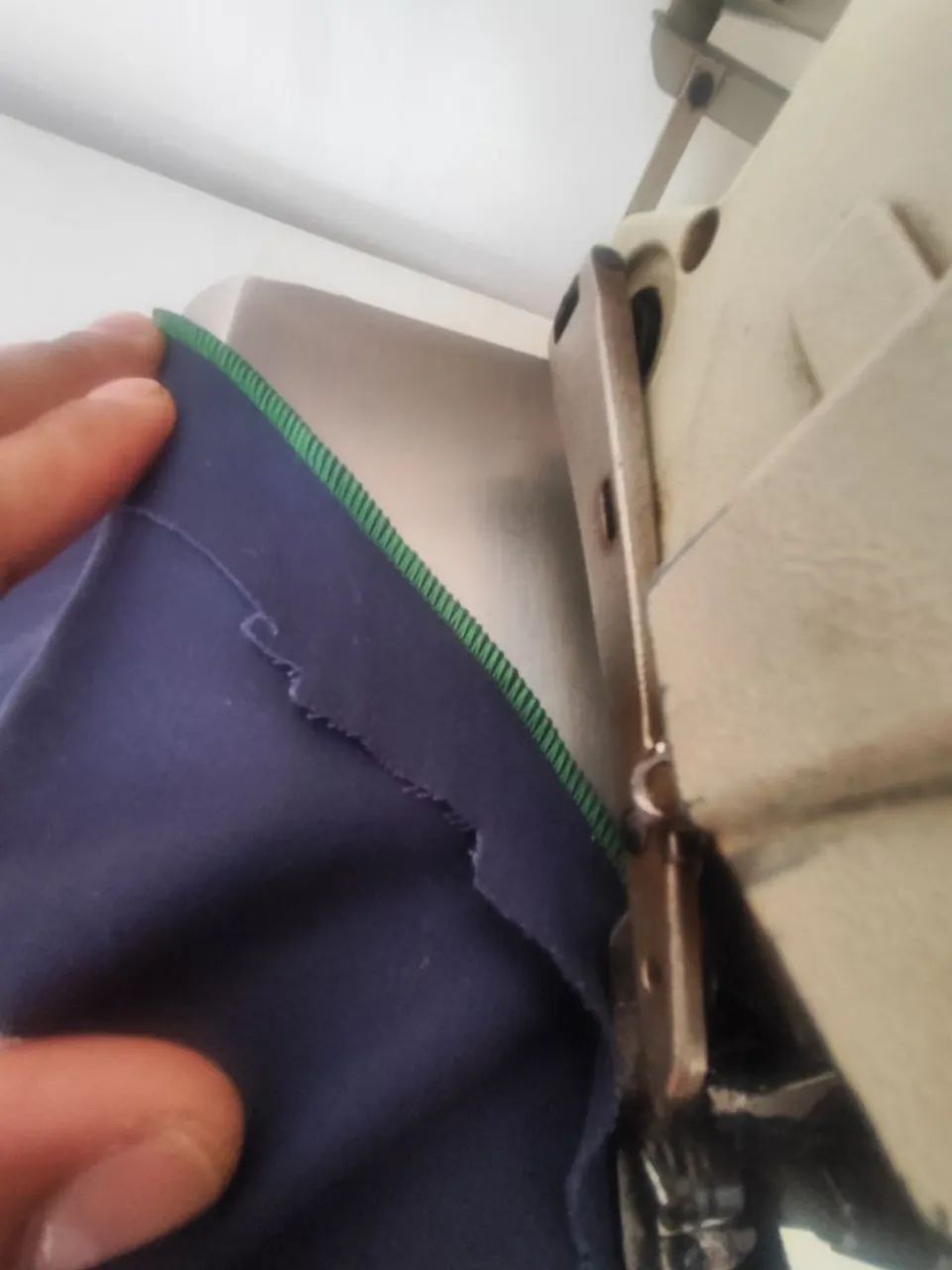 Máquina de costura Overloque Siruba revisada pronta para uso - Foto 4