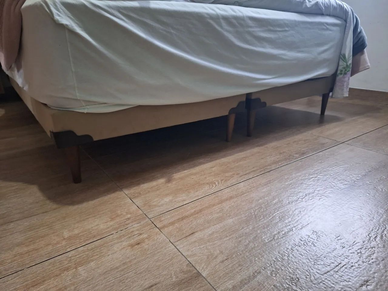 Vende-se box para cama queen pés de 15 cm - Foto 2