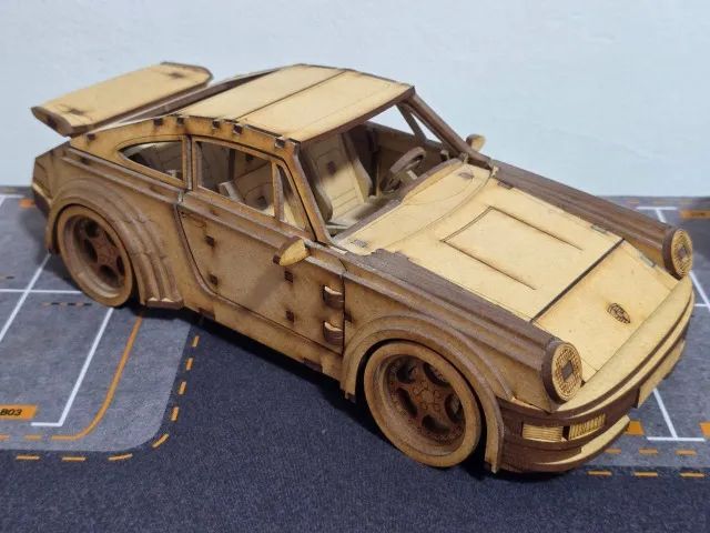 Porsche 911 Turbo em MDF 1:18
