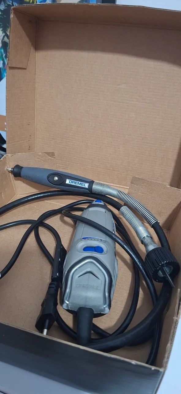 Micro Retífica Dremel 3000 - Com Extensor - 82 acessórios. - Foto 4