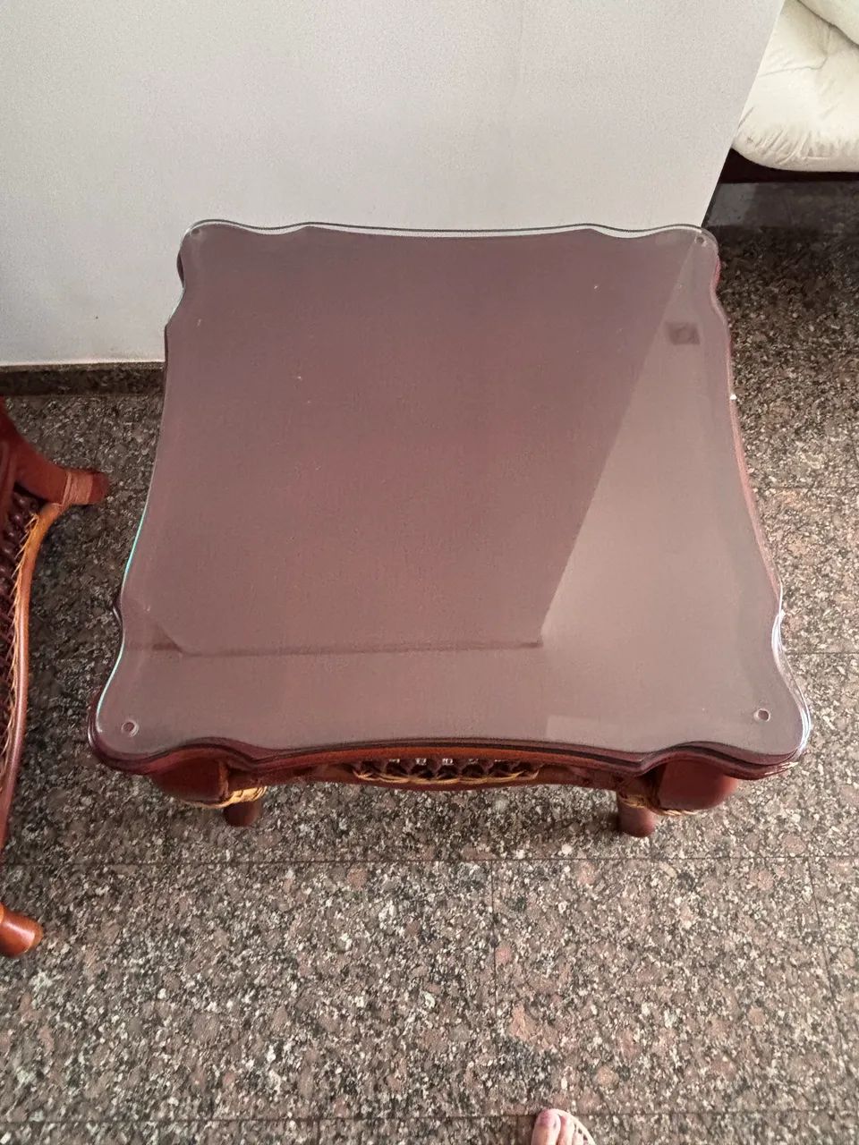 Mesa de canto em ratam