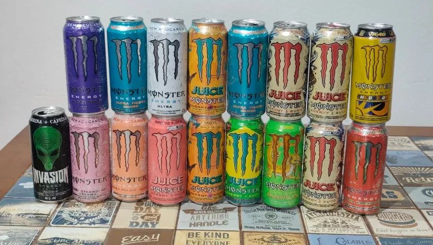 Latas de Monster Energy vazias para colecionadores