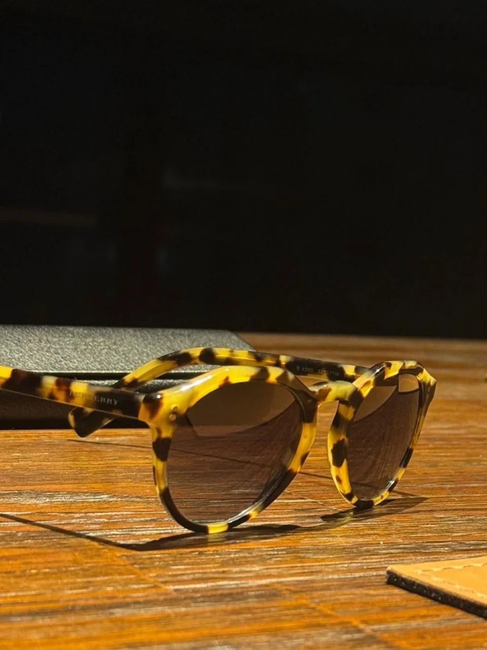 óculos de sol burberry tartaruga - Foto 3