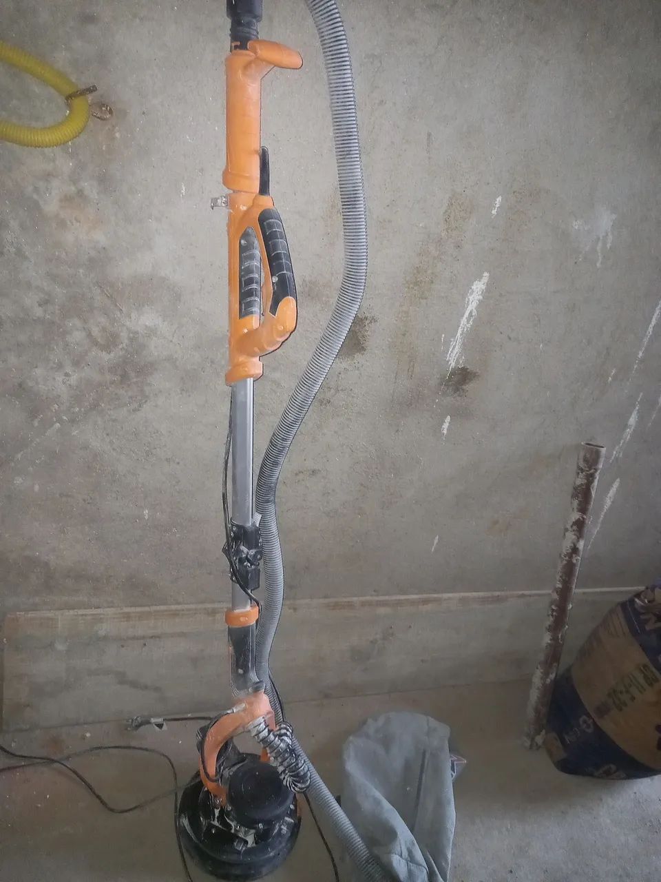 Lixadeira de parede com Led usada