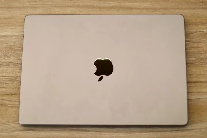 Macbook Pro M1 Pro 14" 16Gb Ram 512gb SSD 8-core CPU 14-core GPU Cinza Espacial - Foto 4