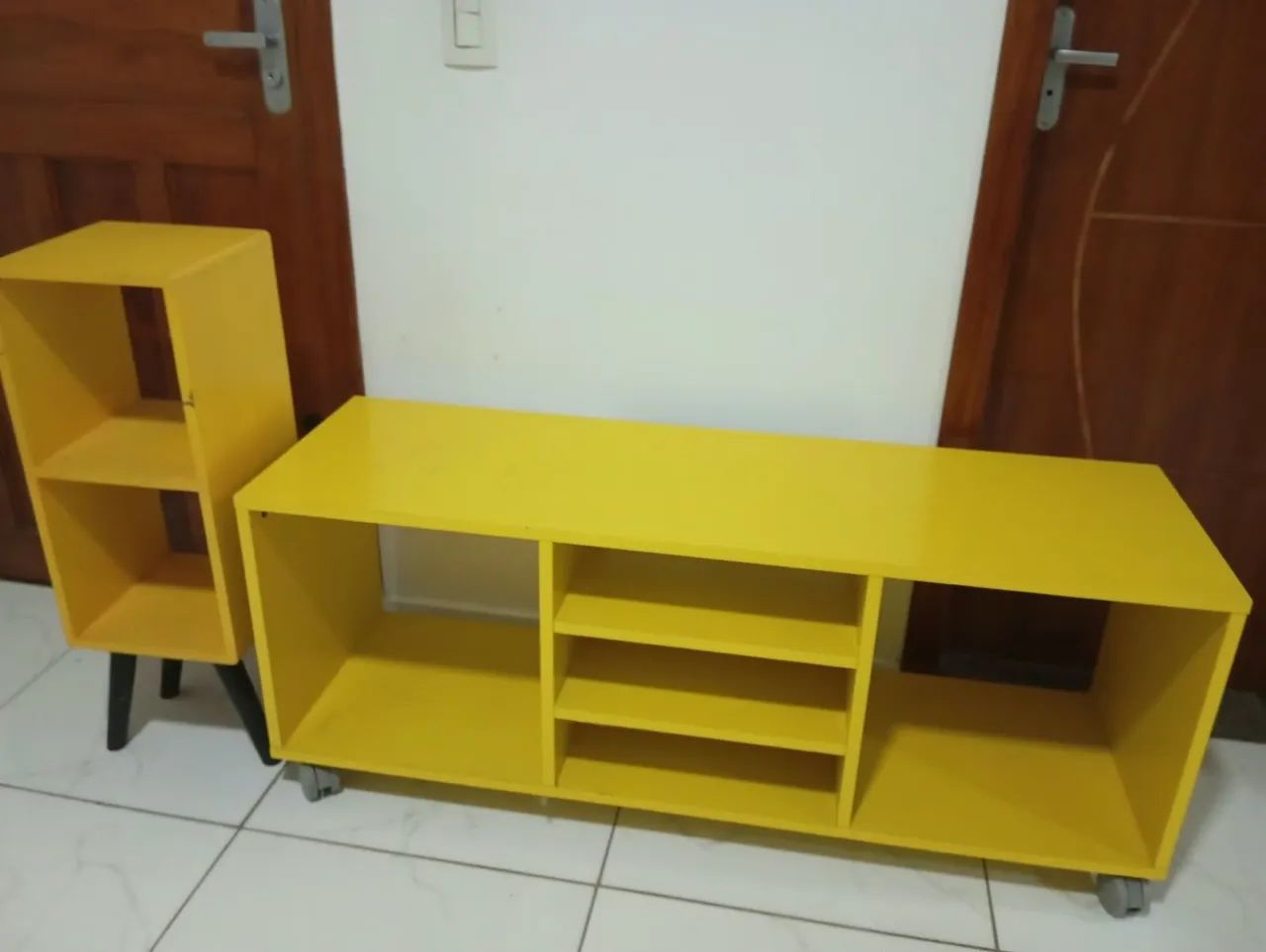 Rack Tokstok e mesa lateral.