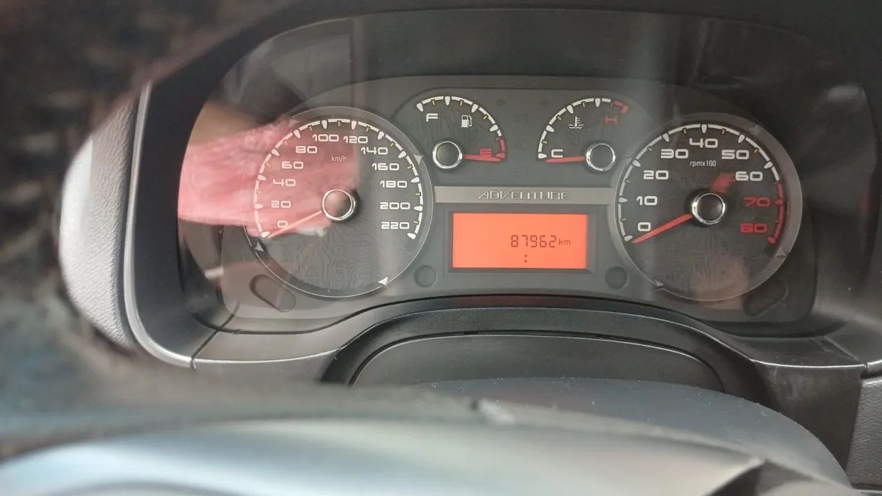 Fiat Strada Adventure1.8/ 1.8 Locker Flex CD 2016 - Foto 2