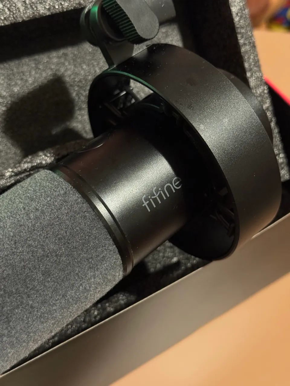 Microfone Fifine K688 Dinâmico USB/XLR Cardioide com Suporte - Foto 4