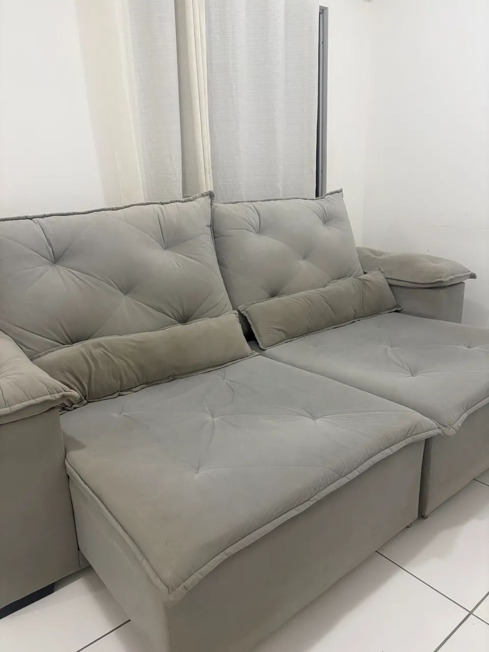 Sofá retrátil e reclinável 