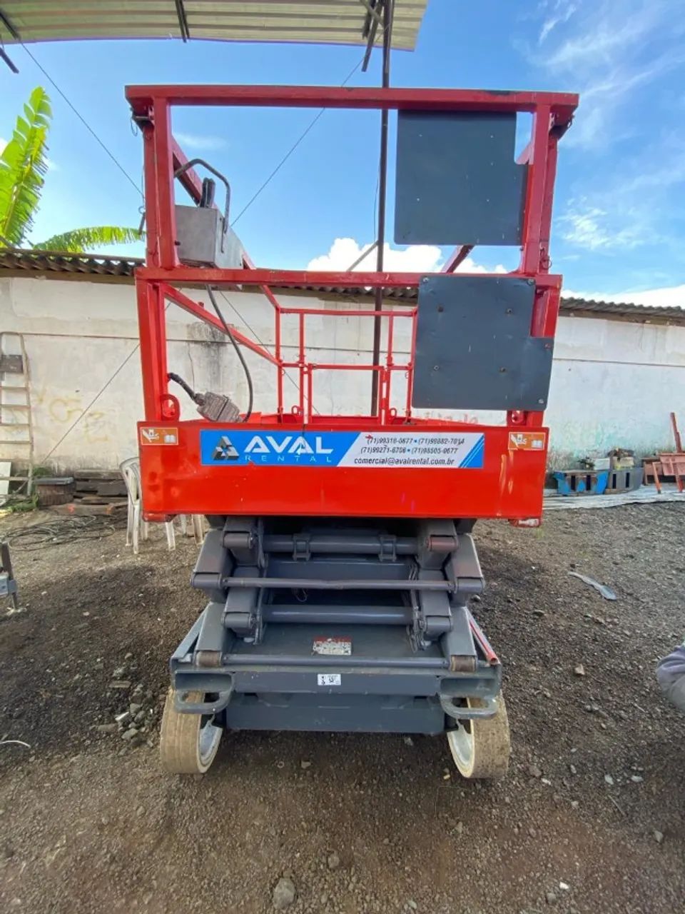 Plataforma elevatória tesoura SJIII4626, seminova, ano 2013, toda operacional - Foto 2