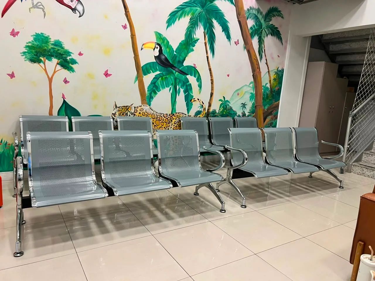 4 LONGARINA DE AÇO - BANCOS PARA RECEPÇÃO  - Foto 2