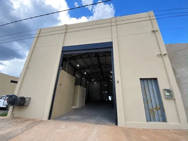 ALUGO OU VENDO GALPÃO 250M2 ÓTIMA LOCALIZAÇÃO  - Foto 2