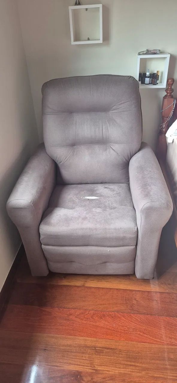 Vendo poltrona Reclinável com Apoio para os Pés - Foto 4