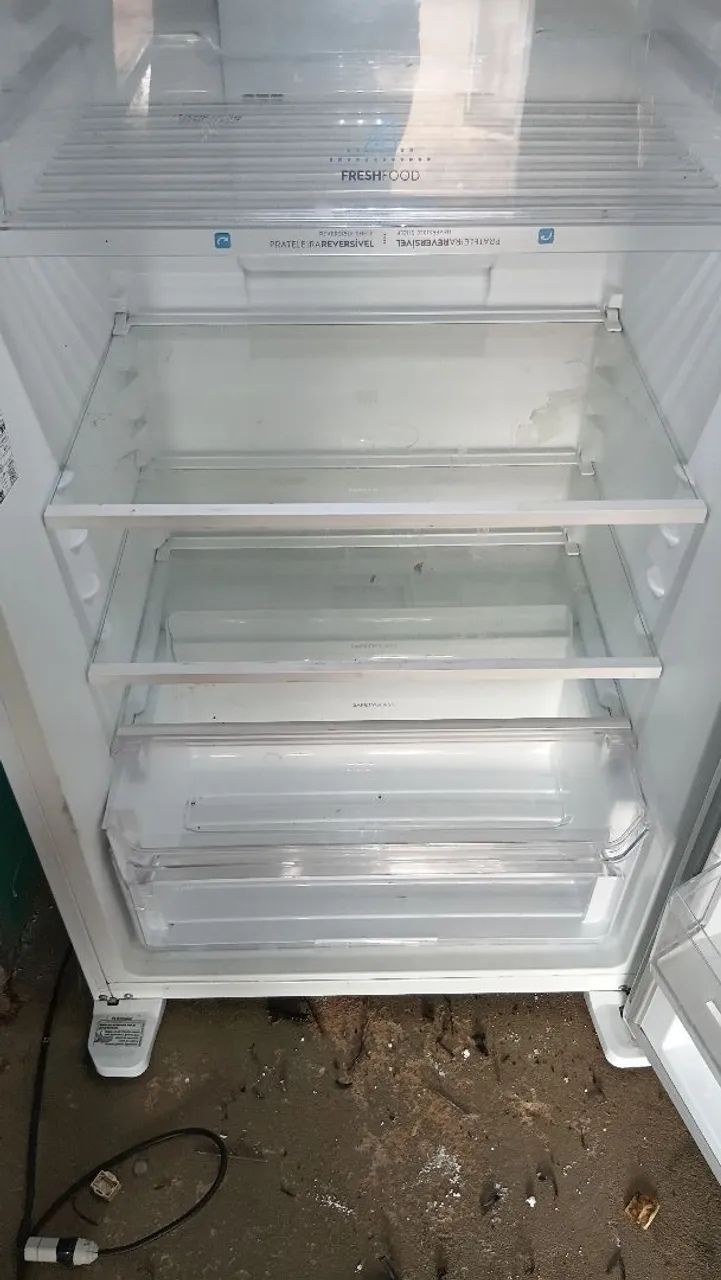 Vendo geladeira funcionando perfeitamente  - Foto 3