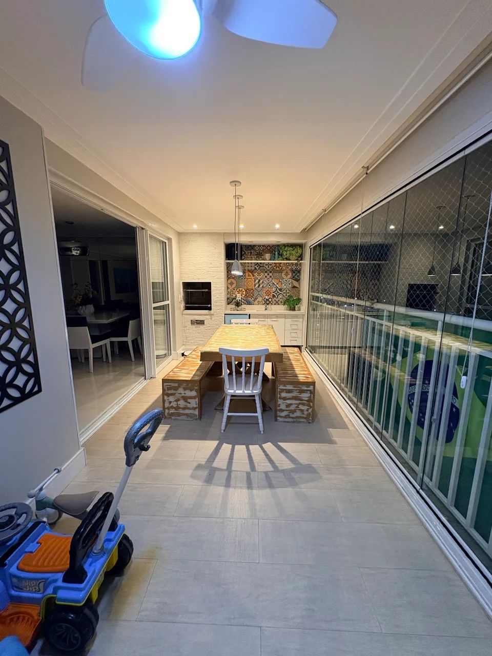 Mesa com bancos elegante em madeira   - Foto 4