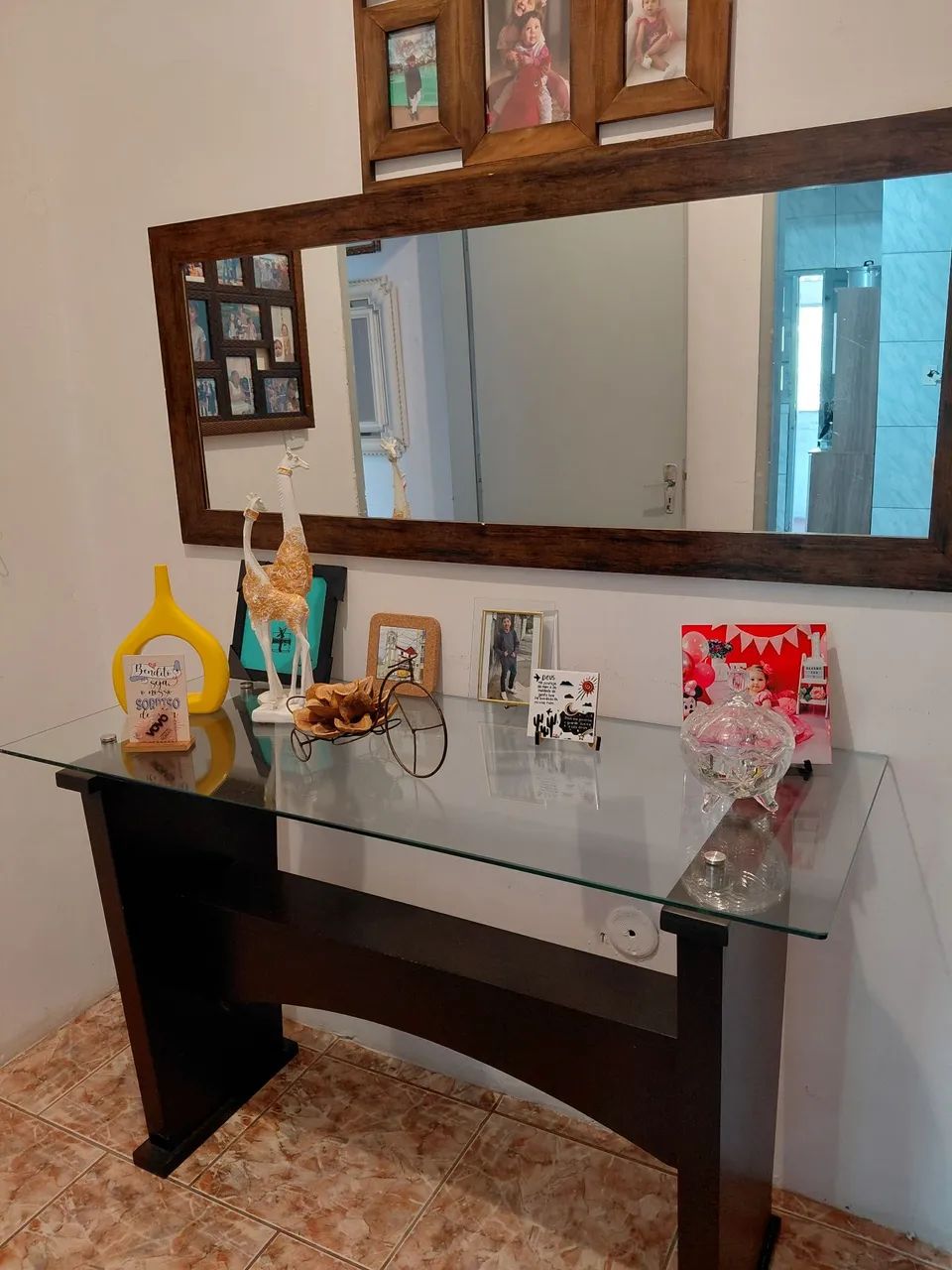 Vendo mesa com 4 cadeiras e 1 aparador e um espelho. Retirar em Capoeiras  - Foto 3