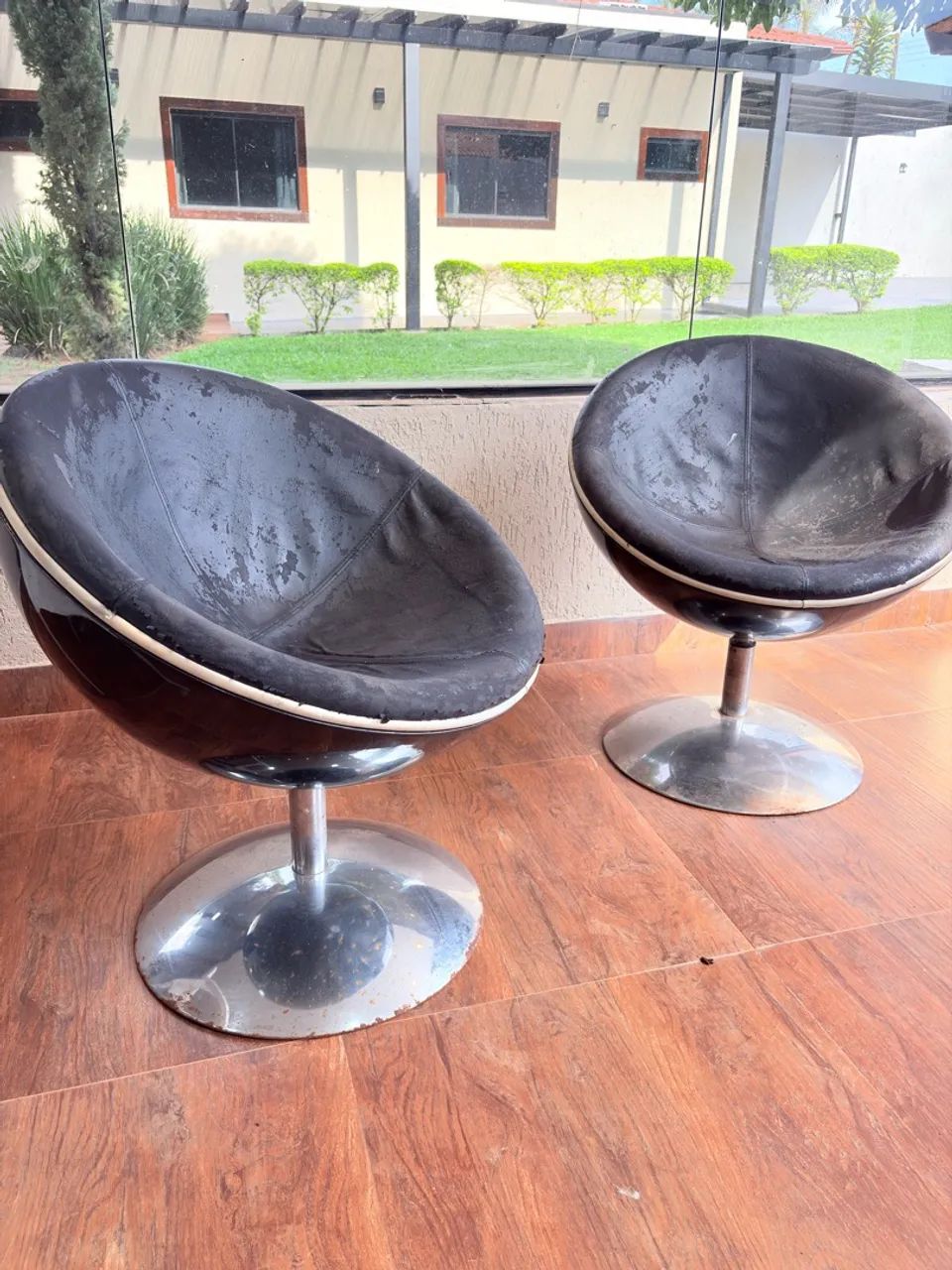 Poltronas giratórias - courino e aço  - Foto 4