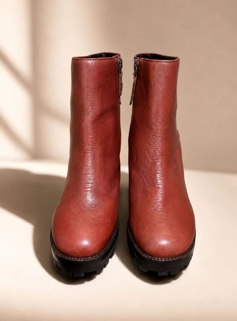 Bota schutz  num 36, cor terra avermelhada. Nunca usada!