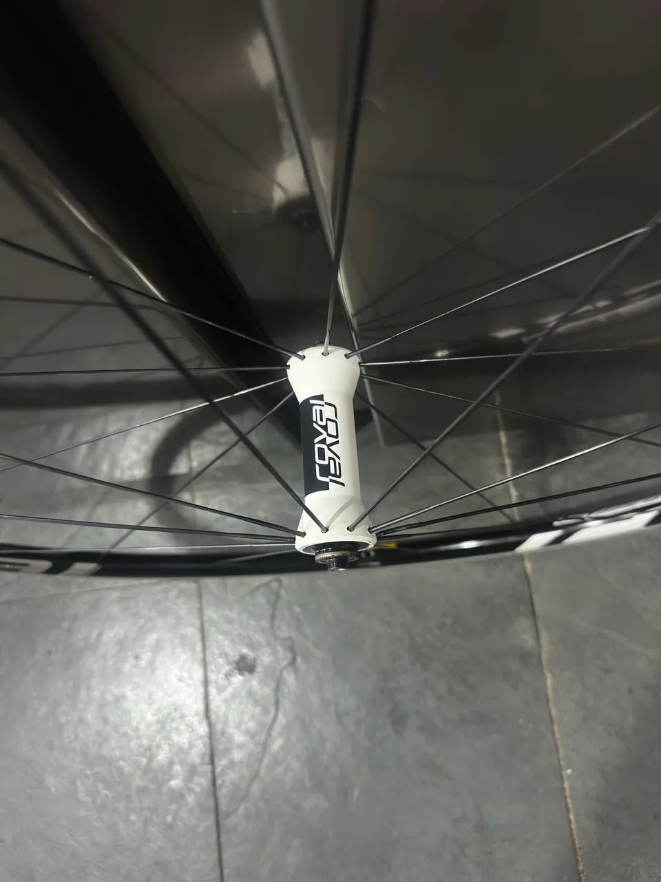 Roda bicicleta dianteira Roval Specialized  - Foto 5