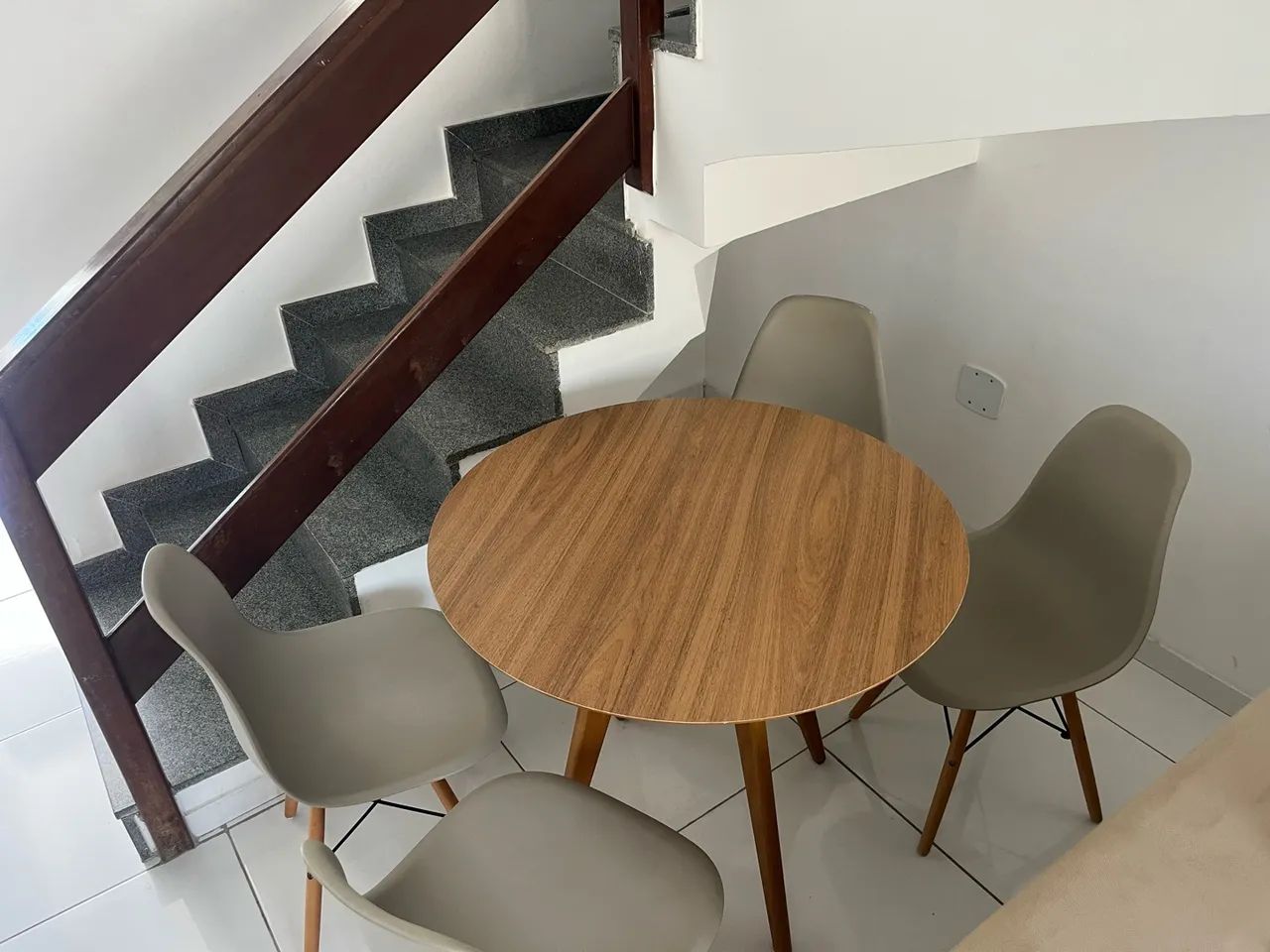 Mesa redonda 4 cadeiras - Foto 2