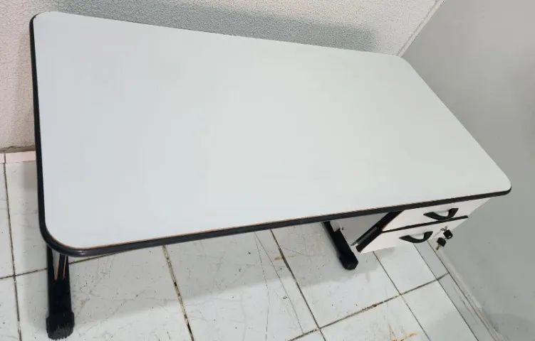 Mesa para Escritório com Gavetas