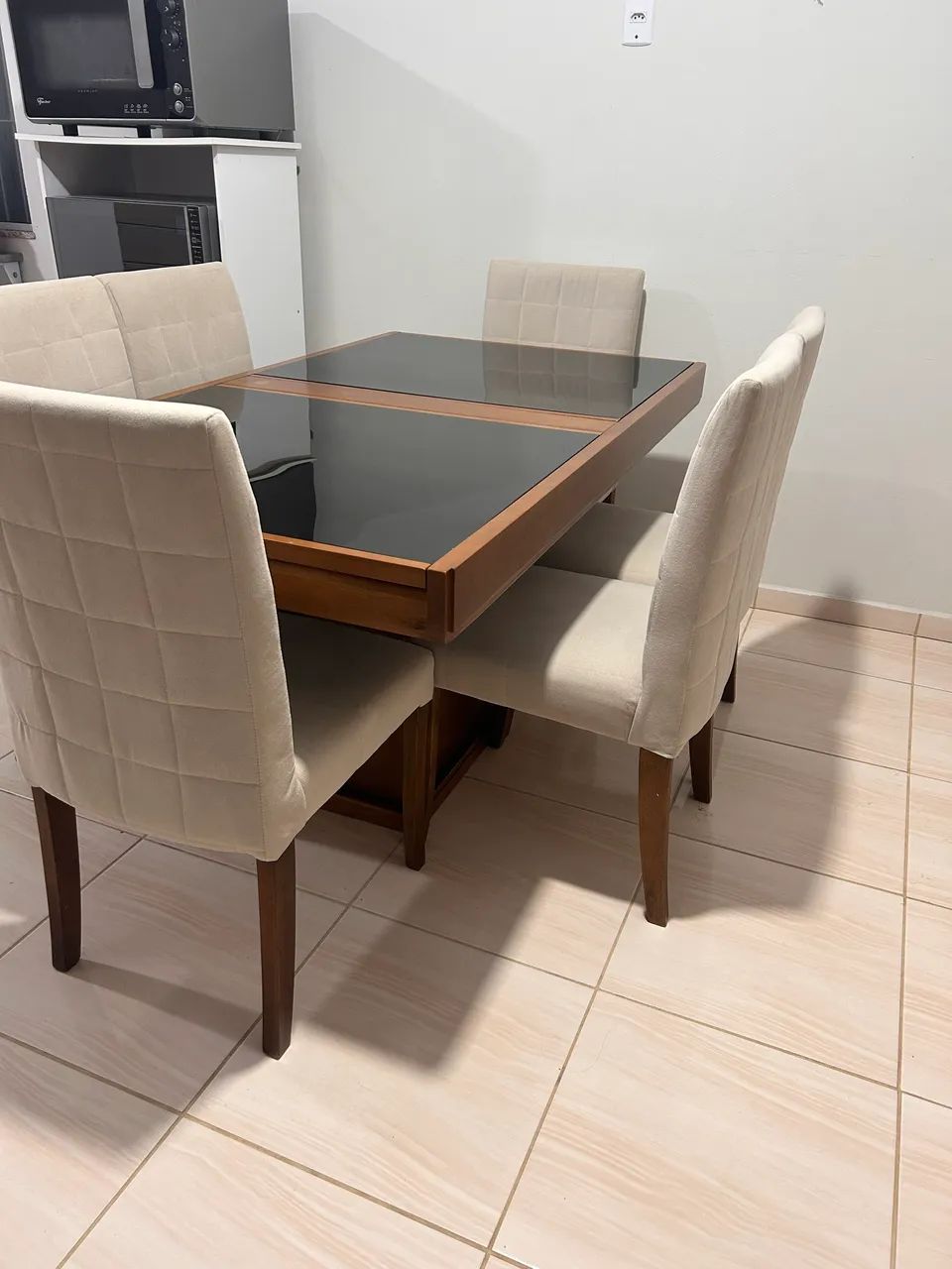 Mesa toda em madeira maciça  - Foto 2