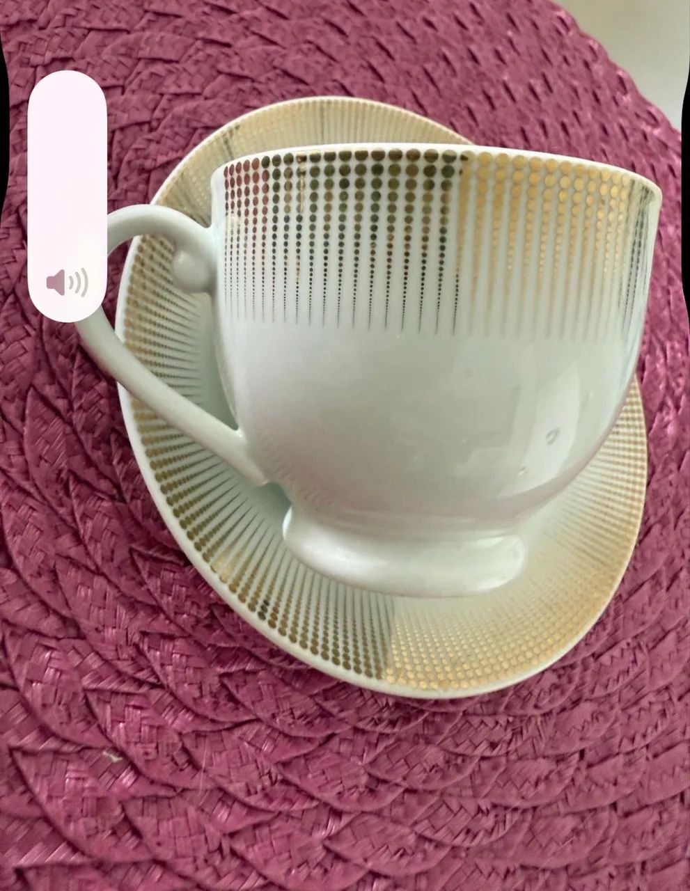 Xícaras dourada com branco