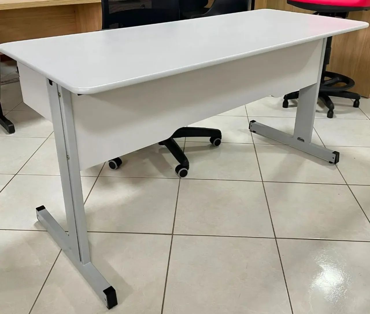 Mesa Escritorio 1,40m Cinza com 2 Gavetas - Foto 2