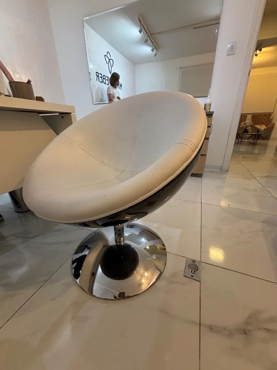 Duas Poltronas Redondas Desing Elegante - Foto 2