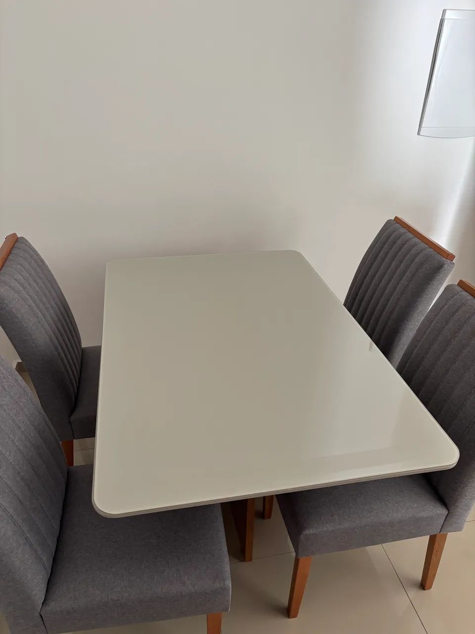 Mesa com 4 cadeiras
