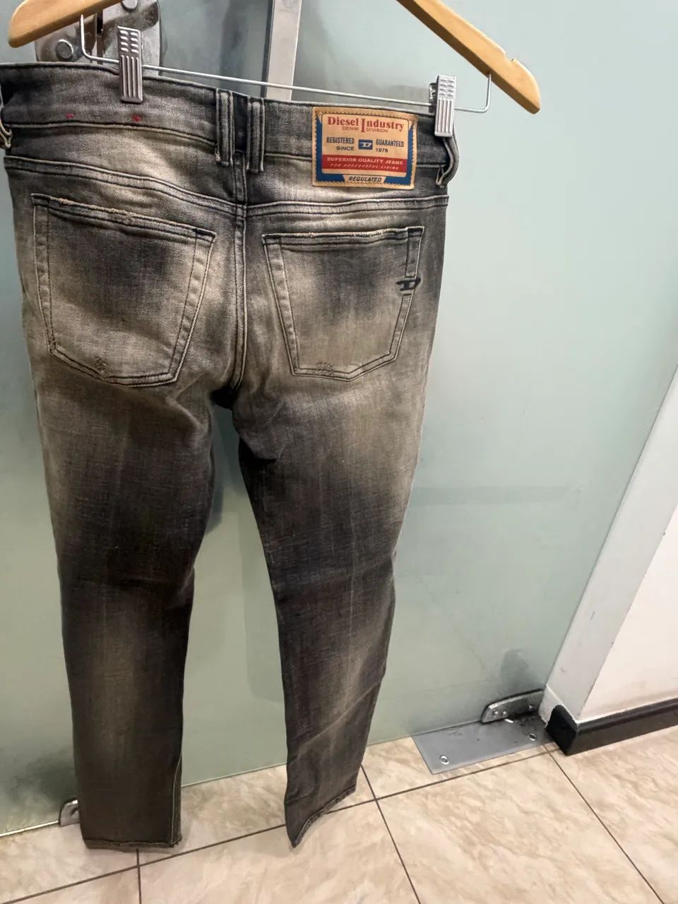 Calça jeans diesel tamanho 38 - Foto 3