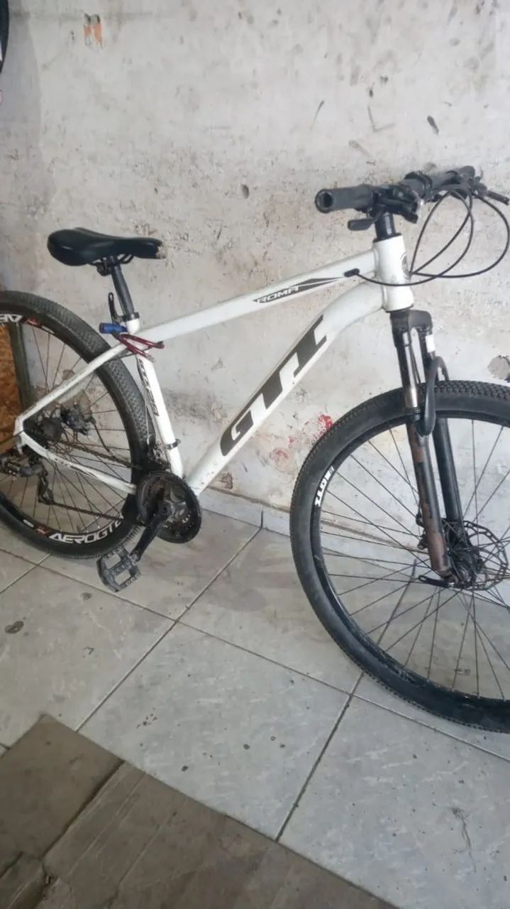 Bicicleta aro 29 semi nova.. - Foto 2
